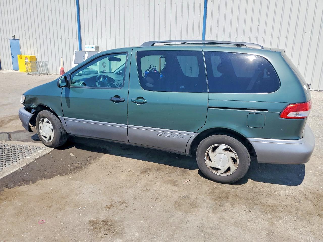 2001 Toyota Sienna Le - Фото 2