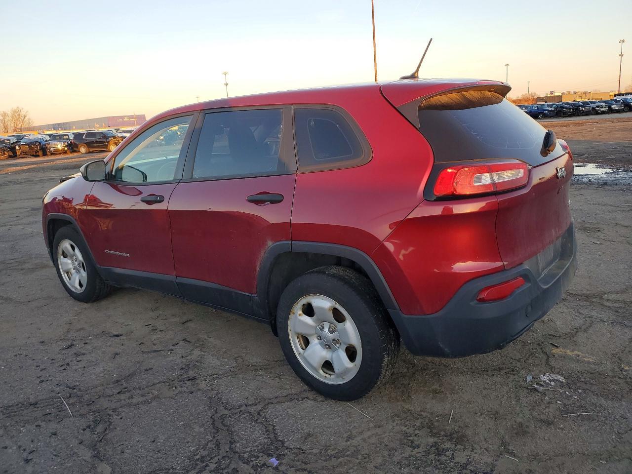 2016 Jeep Cherokee Sport - Фото 2