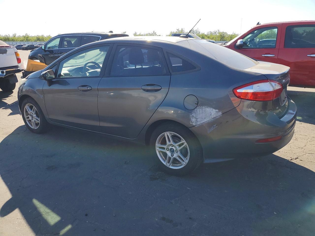 2017 Ford Fiesta Se - Фото 2