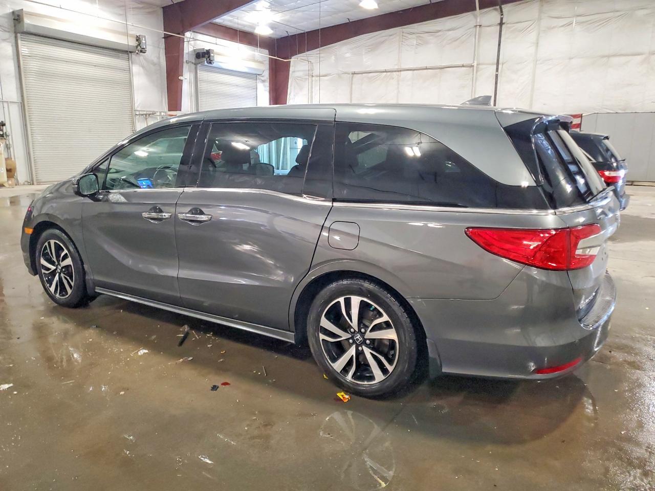 2018 Honda Odyssey Elite - Image 2