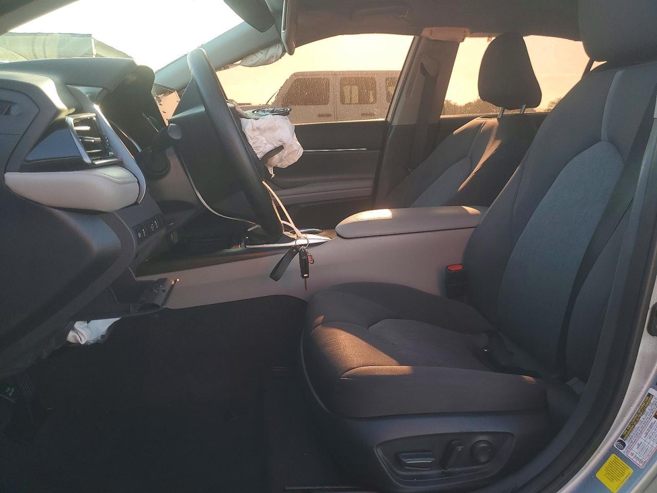2024 Toyota Camry Le - Фото 7