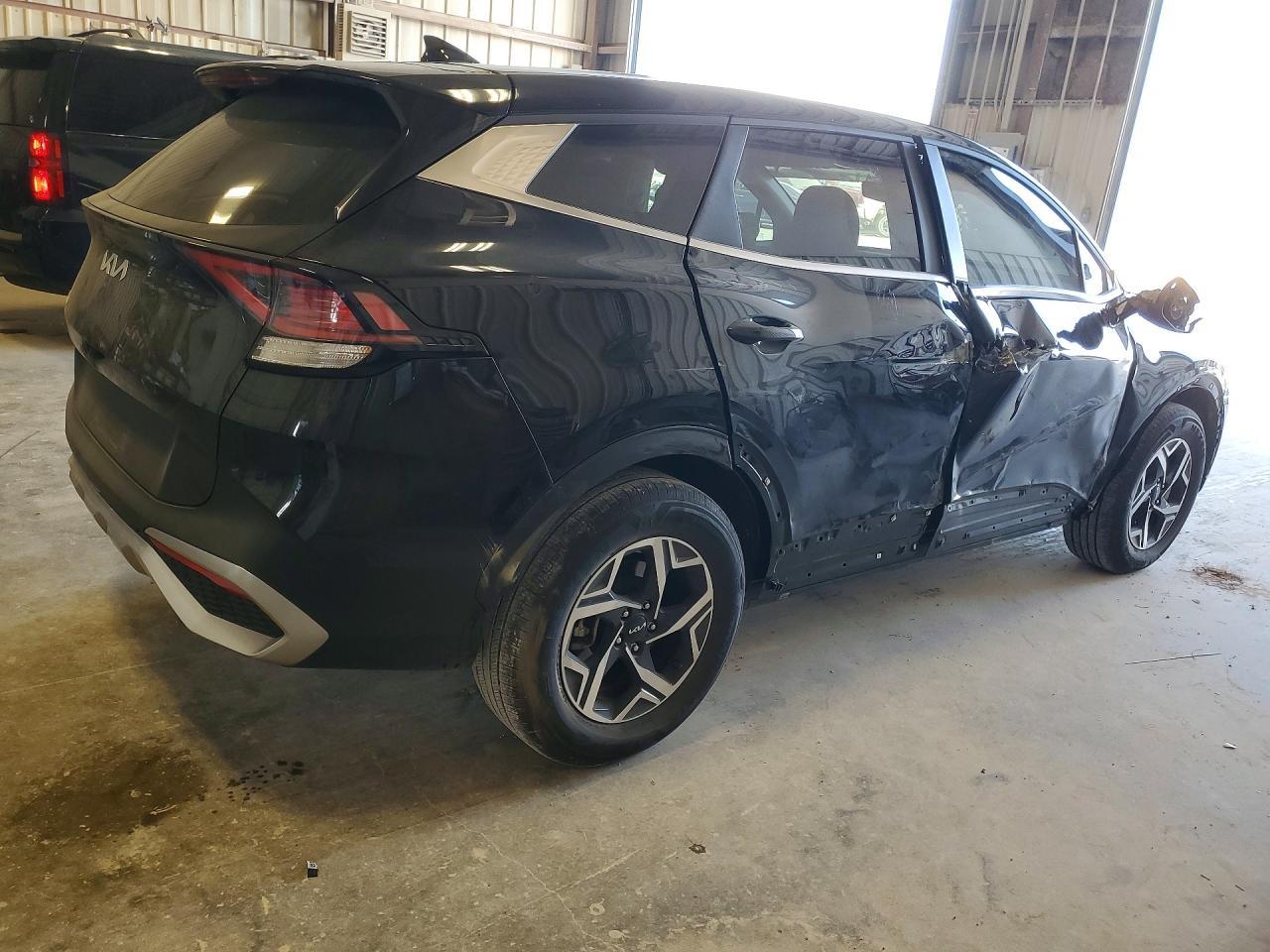 2025 Kia Sportage Lx - Image 3