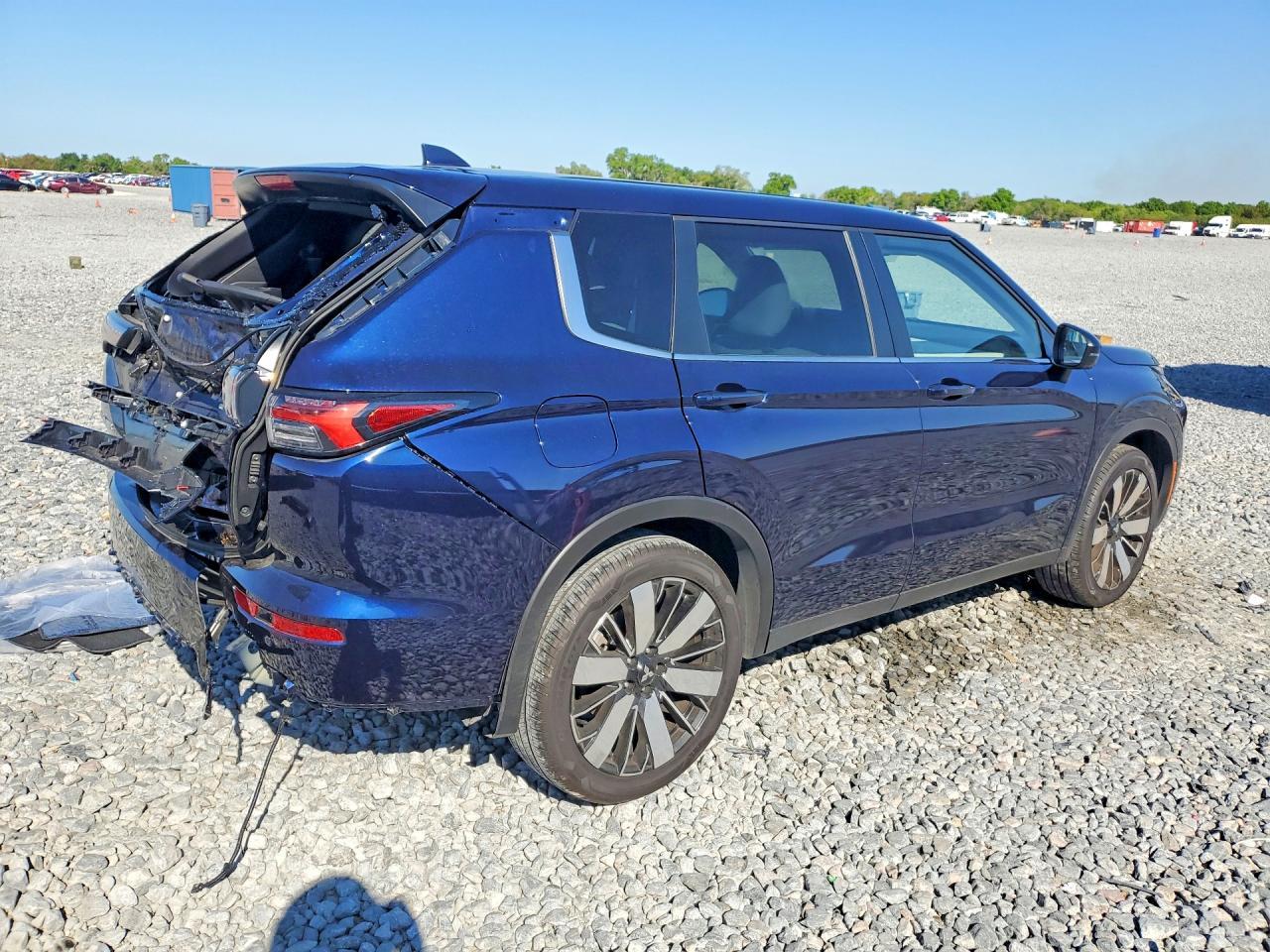 2025 Mitsubishi Outlander Se - Image 3