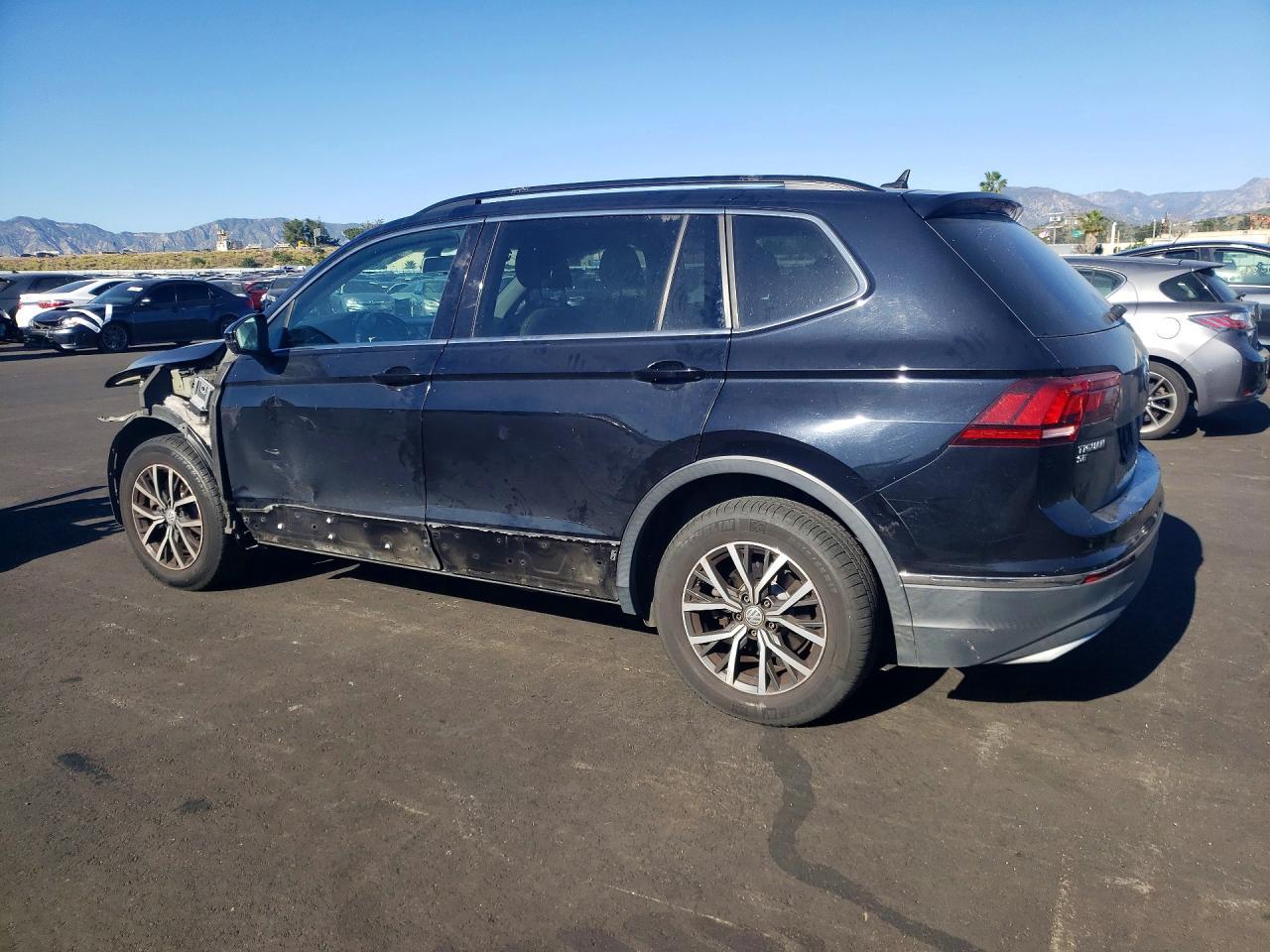 2018 Volkswagen Tiguan Se - Фото 2