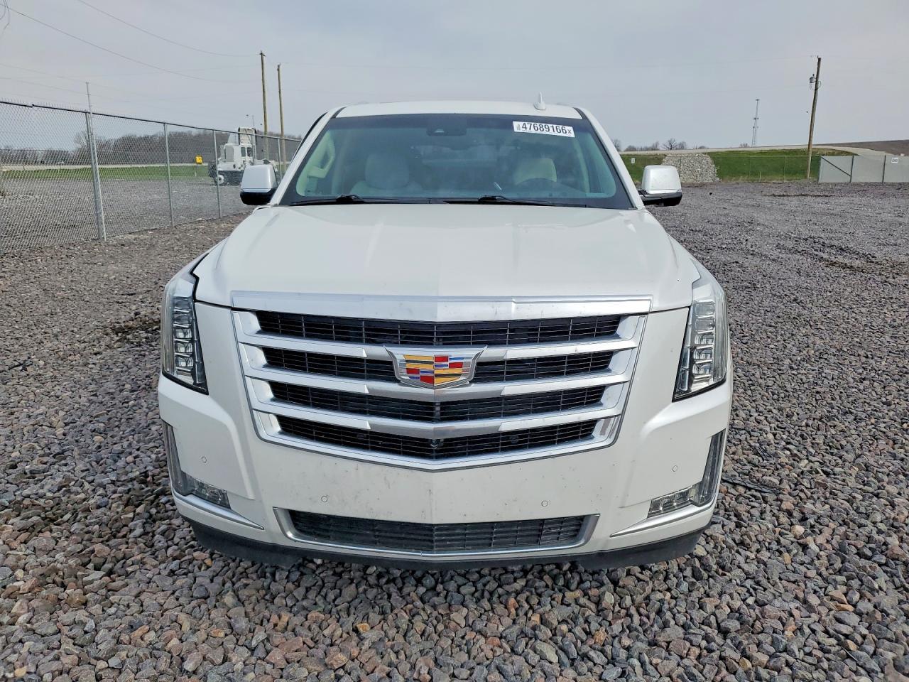2016 Cadillac Escalade Luxury - Image 5