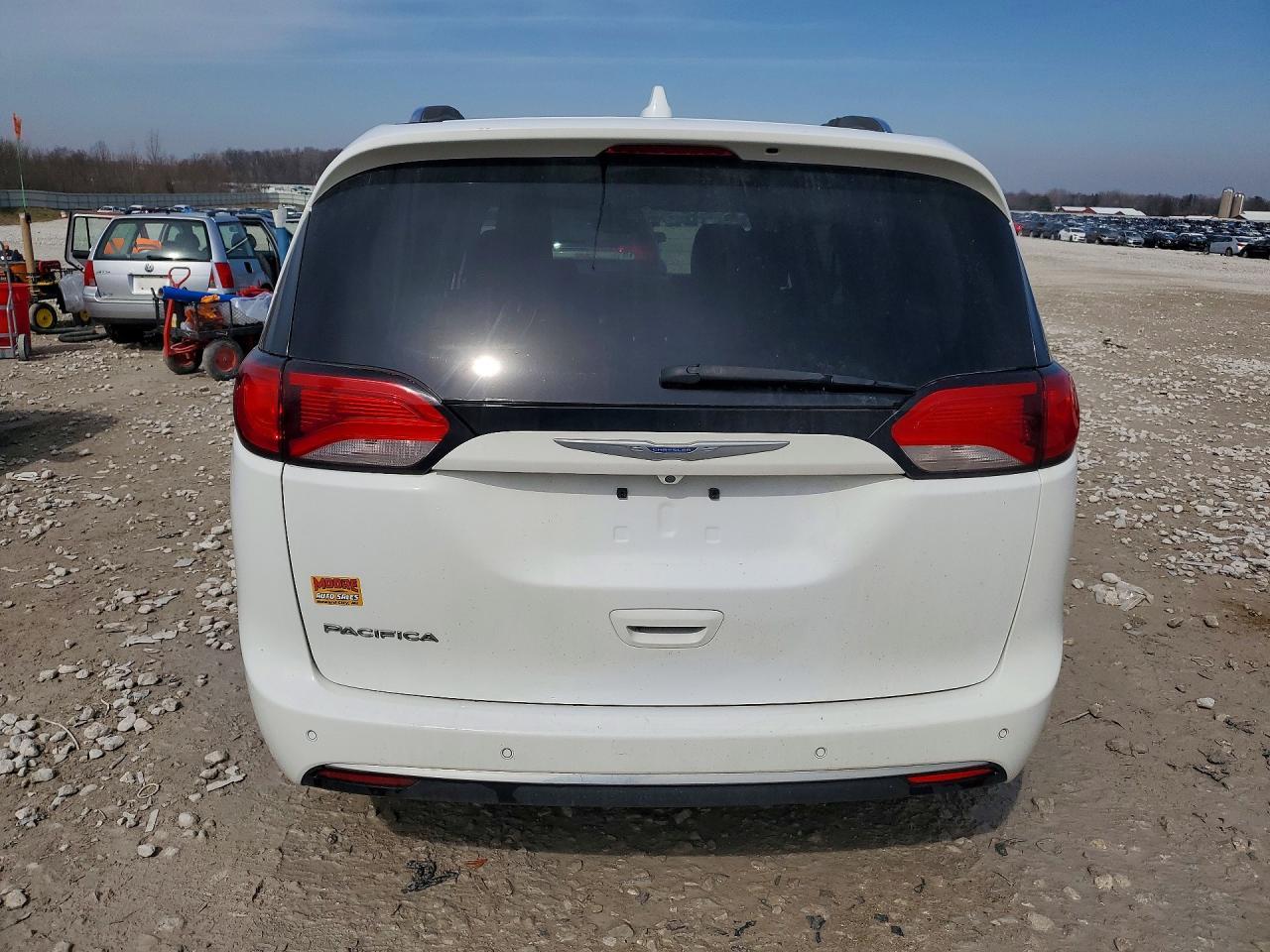 2018 Chrysler Pacifica Touring L - Image 6