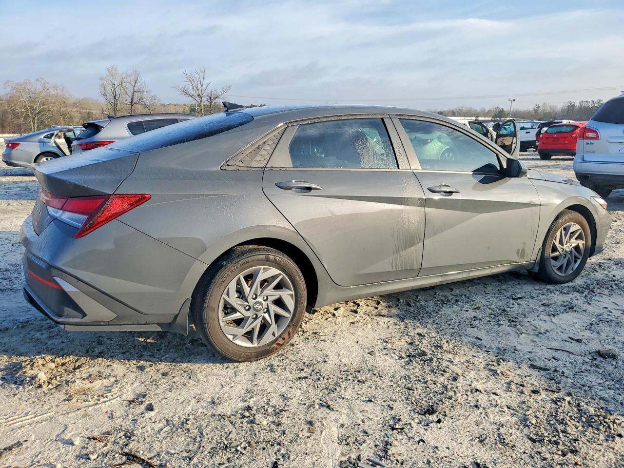 2024 Hyundai Elantra Sel - Image 3