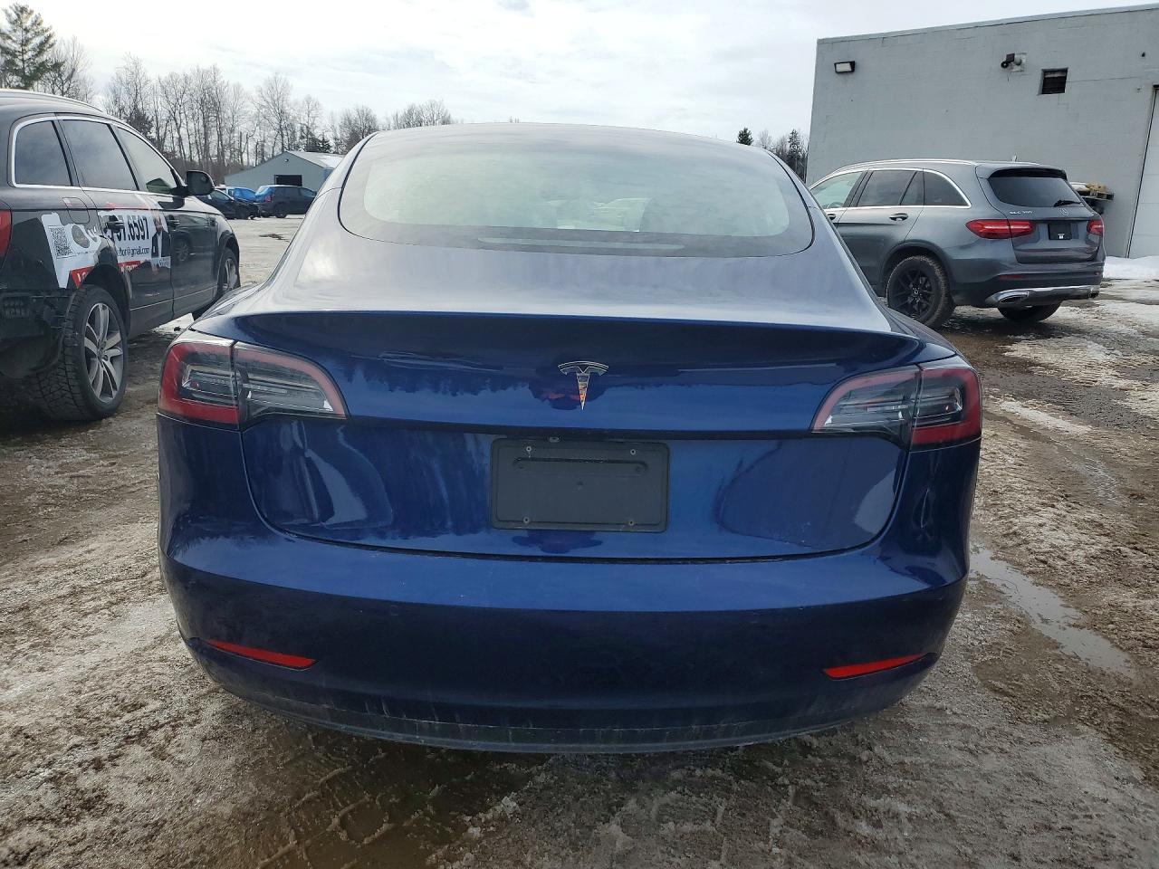 2022 Tesla Model 3 - Фото 6
