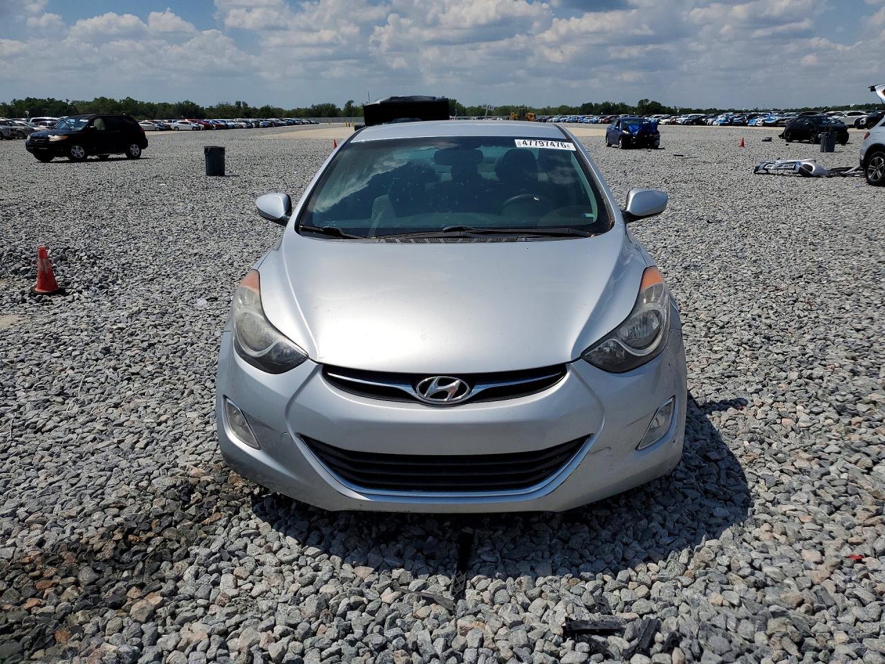 2013 Hyundai Elantra - Фото 5