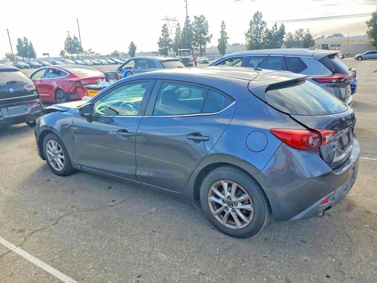 2014 Mazd 3 Touring - Image 2