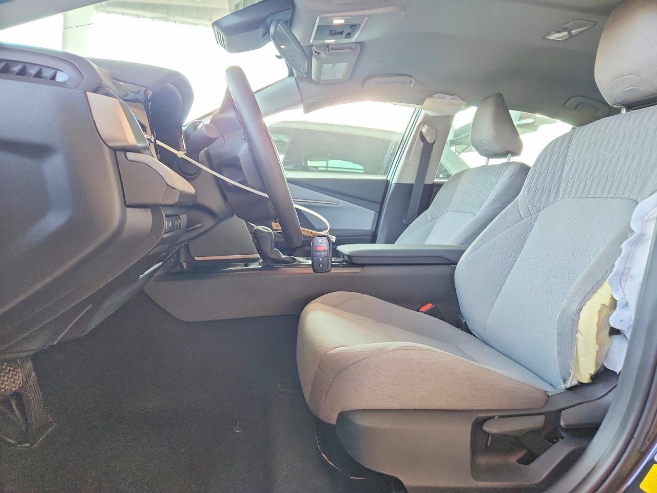 2025 Toyota Camry Le - Image 7
