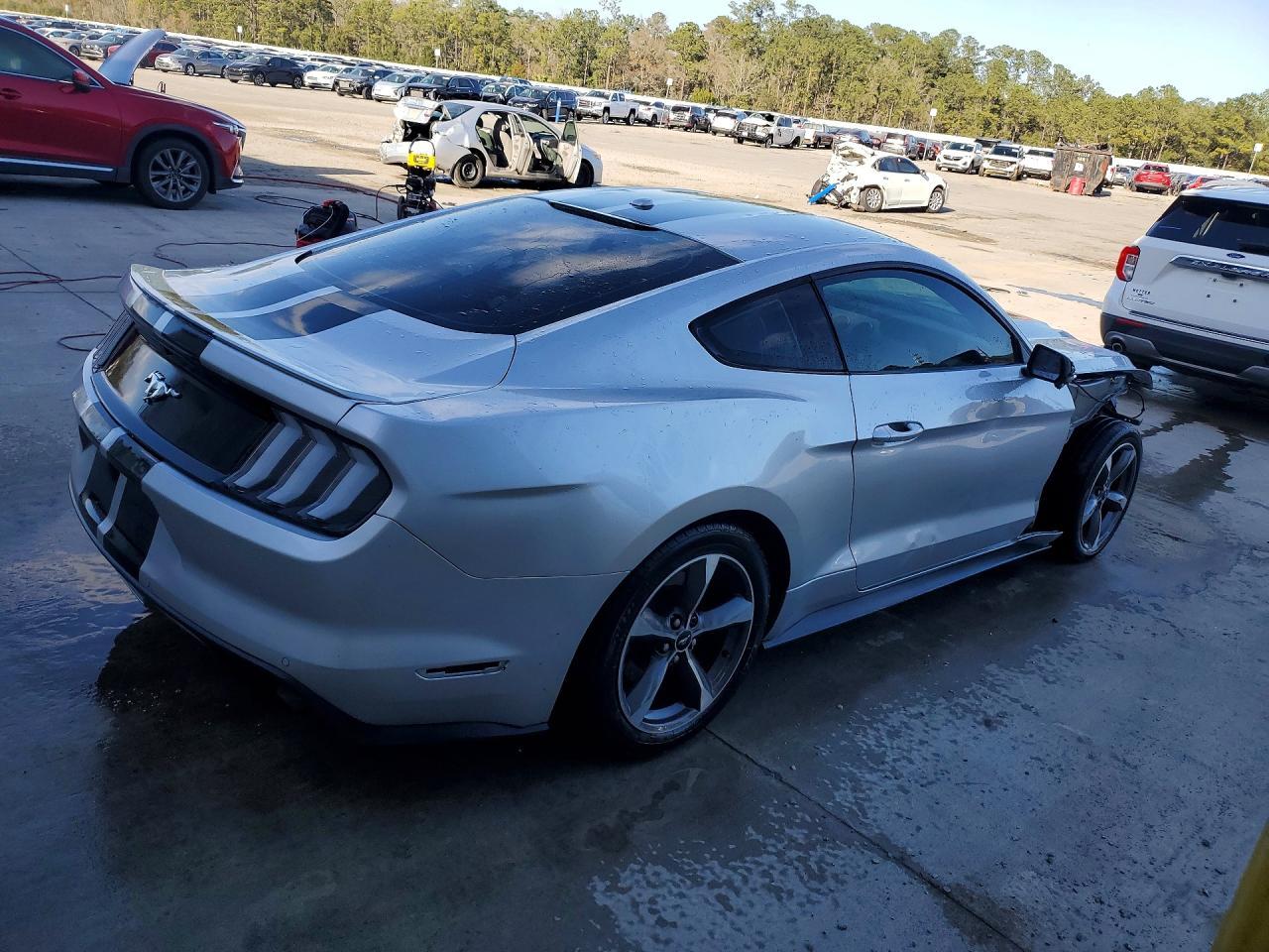 2015 Ford Mustang - Фото 3