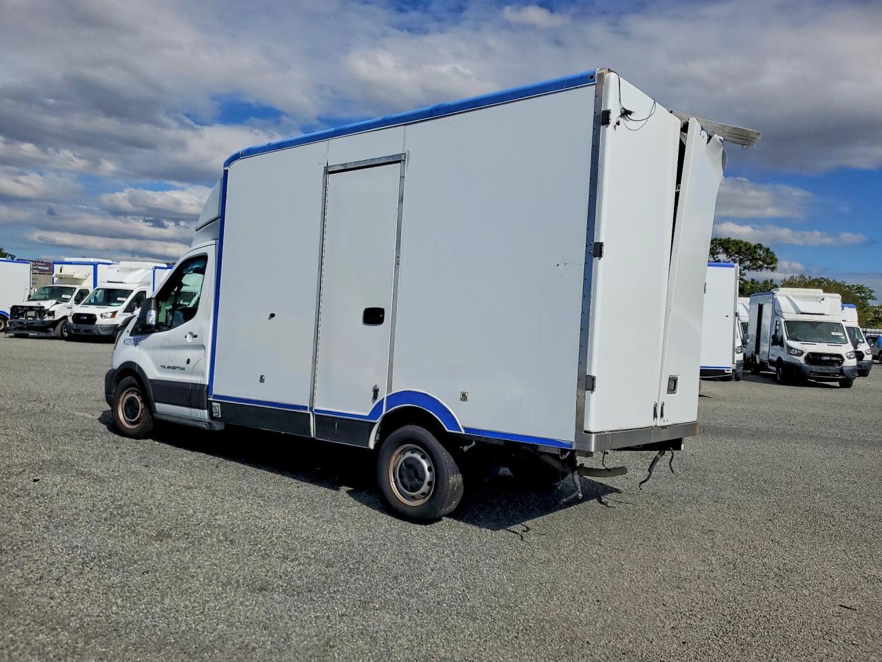 2021 Ford Transit Delivery Truck - Фото 2