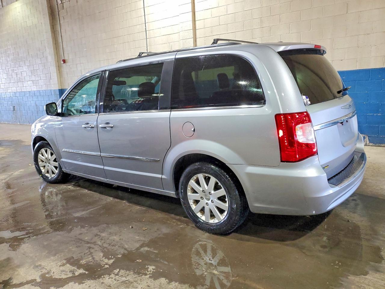 2016 Chrysler Town & Country Touring - Фото 2