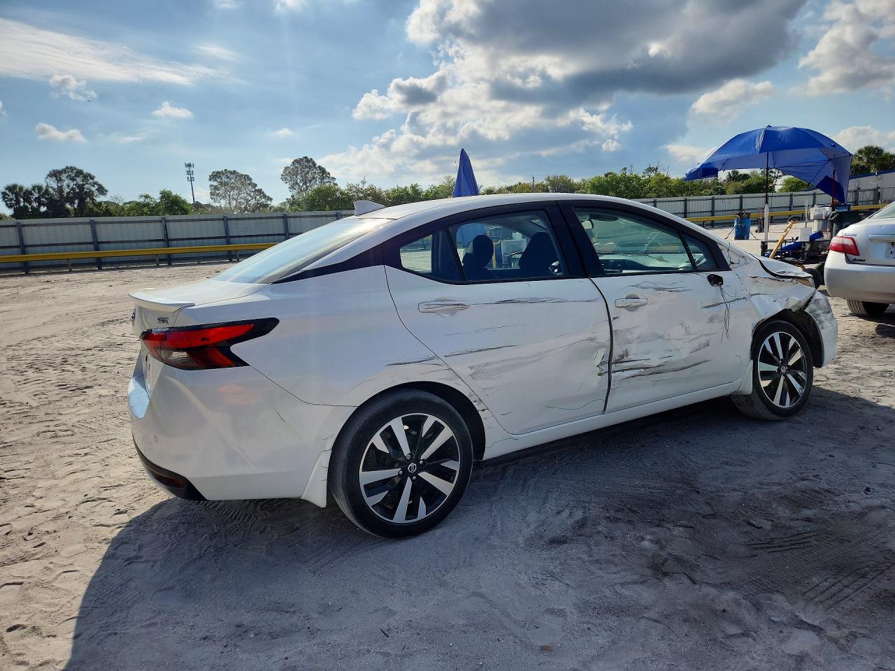 2021 Nissan Versa Sr - Image 3