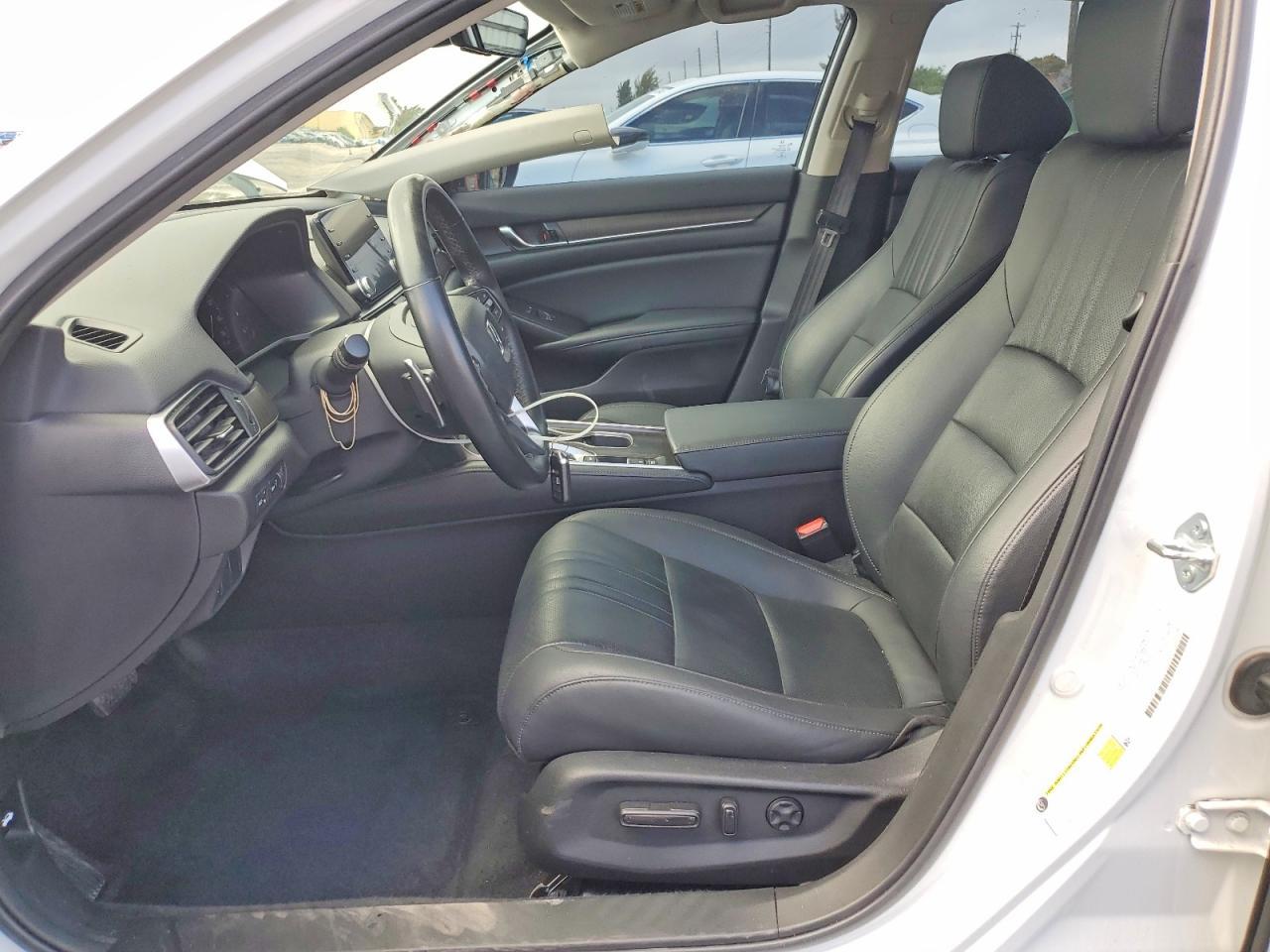 2022 Honda Accord Touring - Image 7