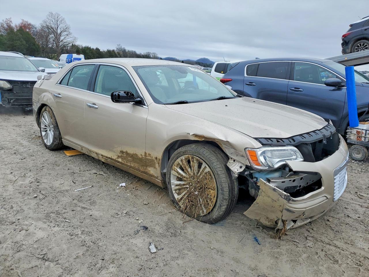 2012 Chrysler 300C Luxury - Image 4