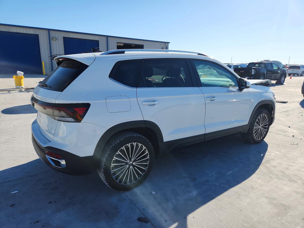 2025 Volkswagen Taos Se - Фото 3