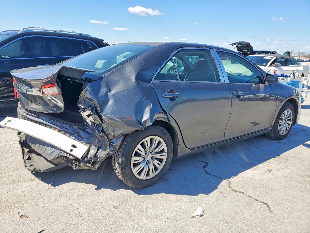2014 Toyota Camry L - Image 3