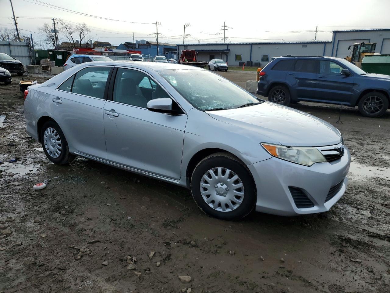 2012 Toyota Camry Le - Фото 4