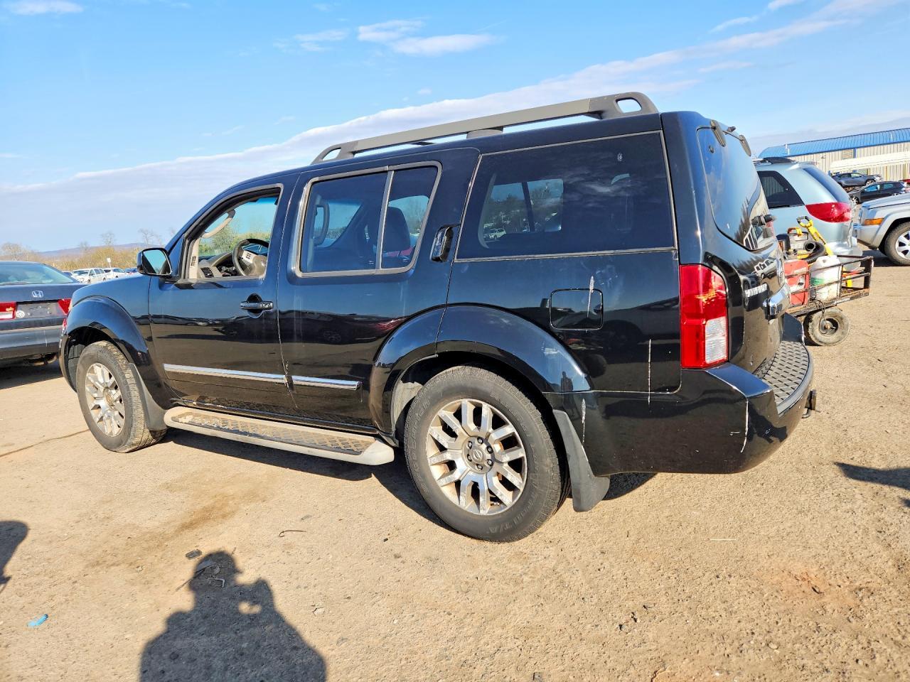 2010 Nissan Pathfinder S - Фото 2