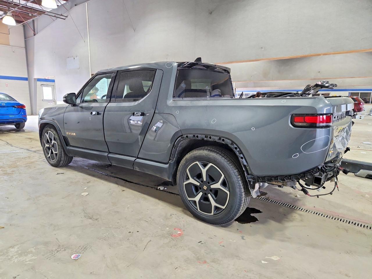 2022 Rivian R1T Adventure - Фото 2