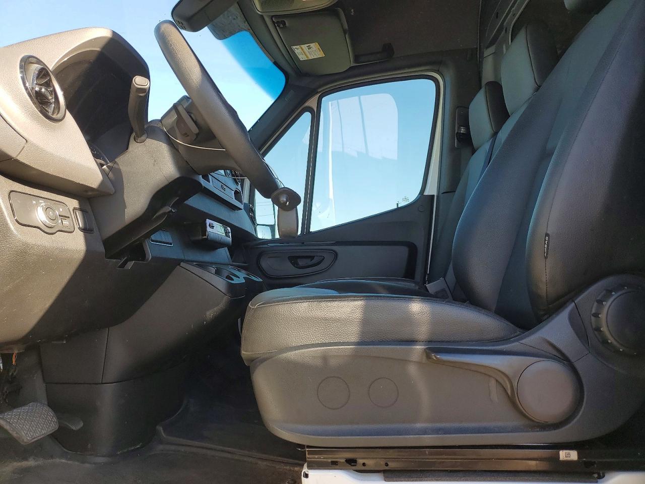 2023 Mercedes Benz Sprinter 1500 Delivery Van - Фото 7