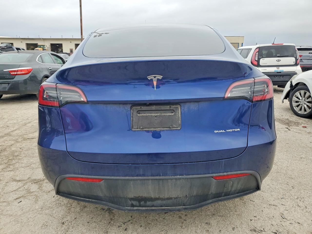 2025 Tesla Model Y - Фото 6