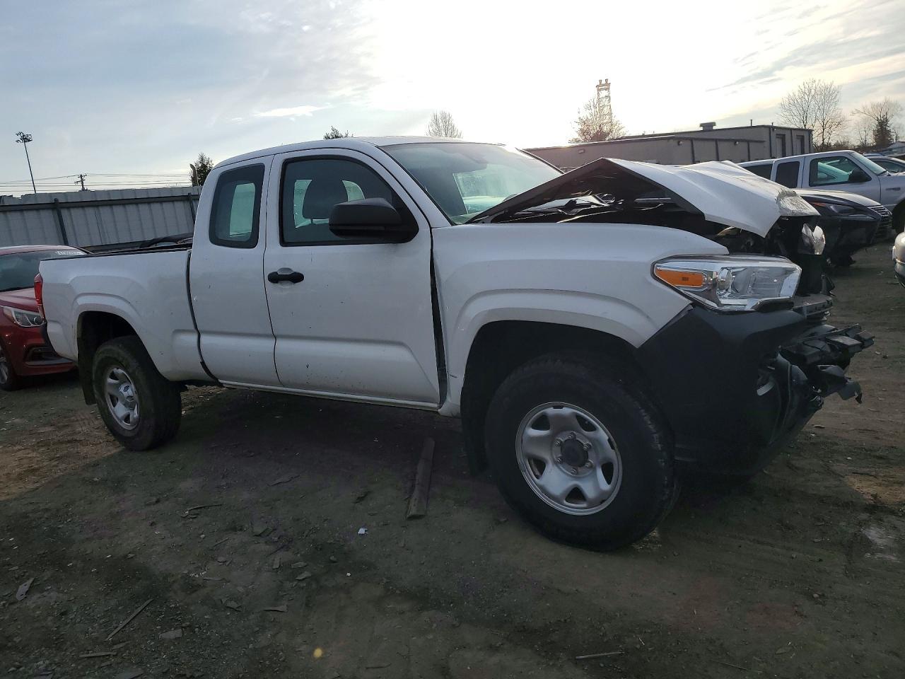 2018 Toyota Tacoma Sr - Фото 4