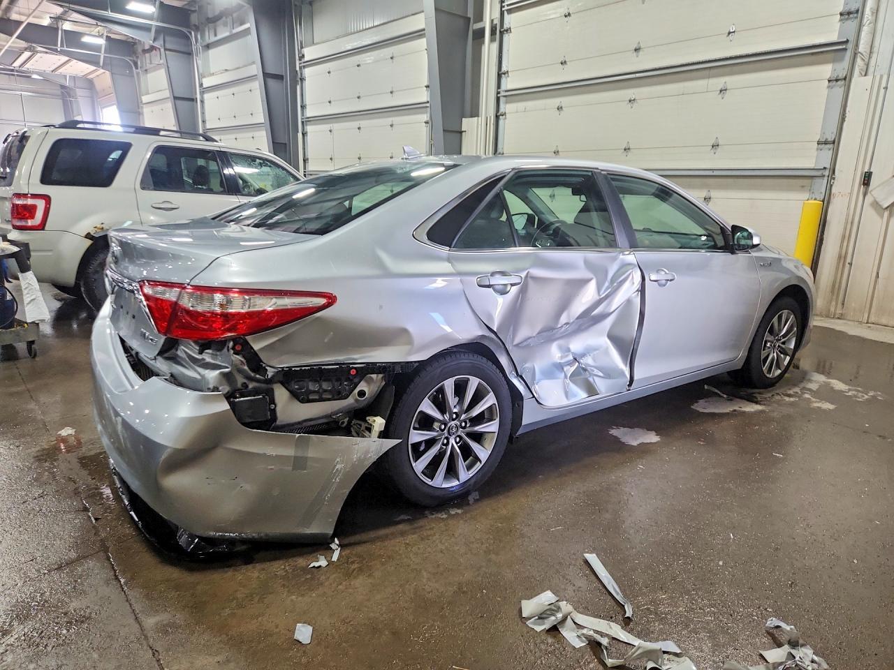 2017 Toyota Camry Hybrid Xle - Фото 3
