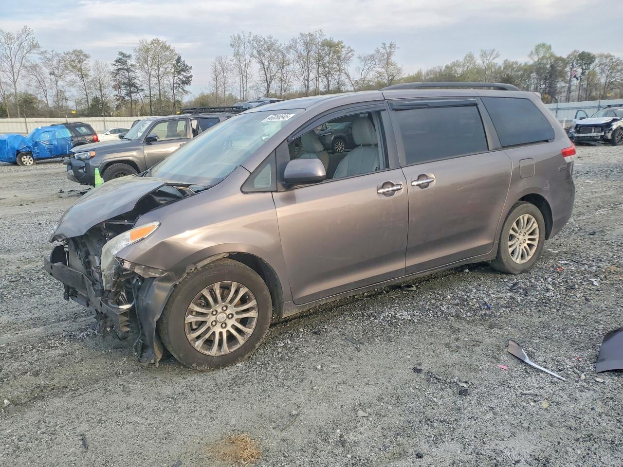 2012 Toyota Sienna Xle 8-Passenger