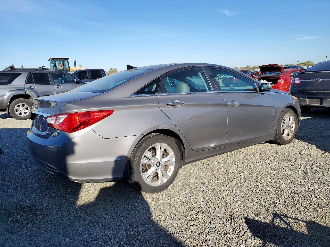 2013 Hyundai Sonata Limited - Image 3