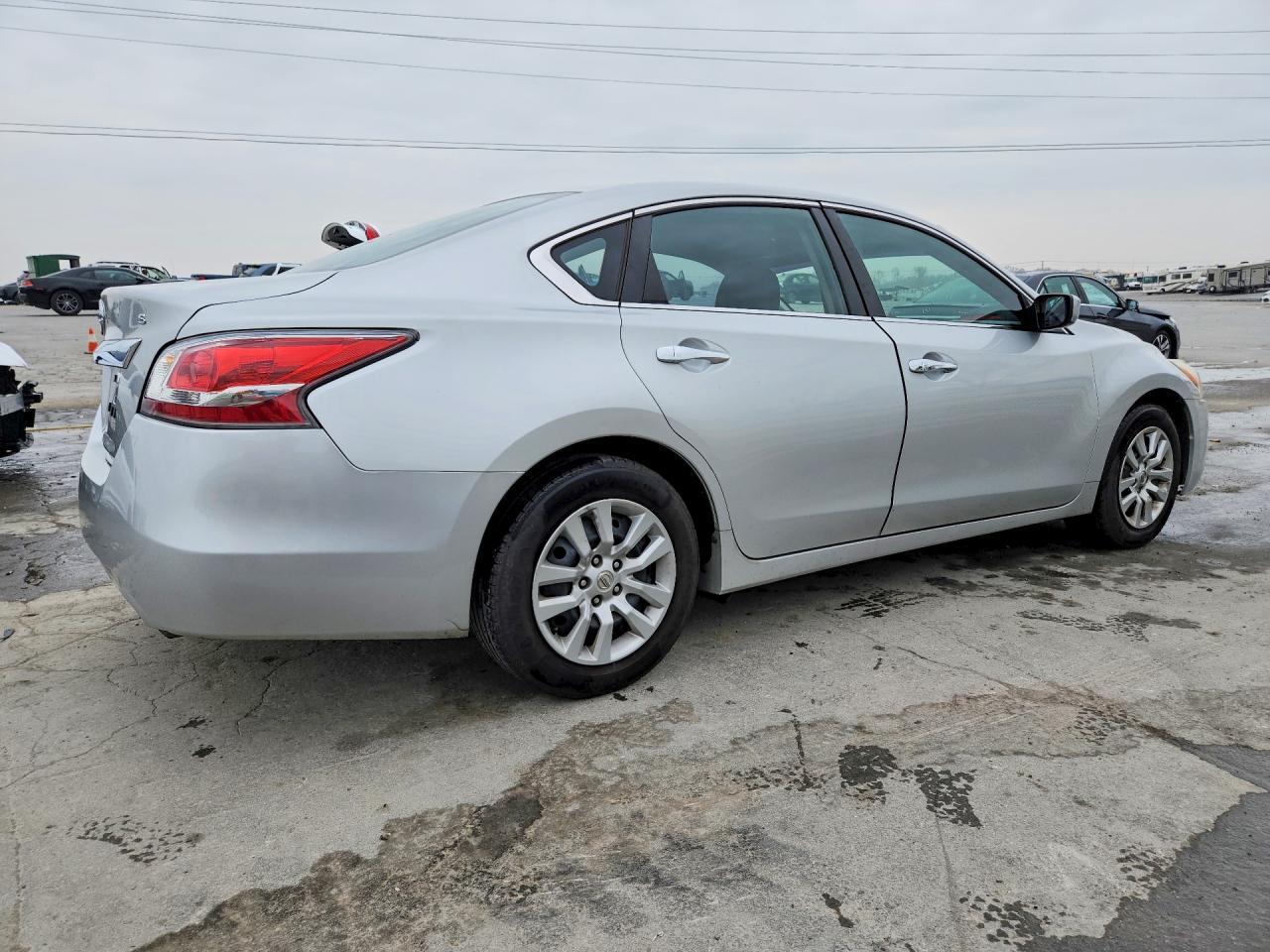 2015 Nissan Altima 2.5 S - Фото 3