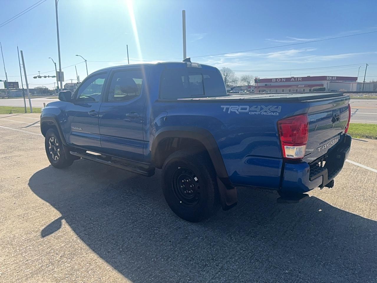 2017 Toyota Tacoma Trd Off-Road - Image 3