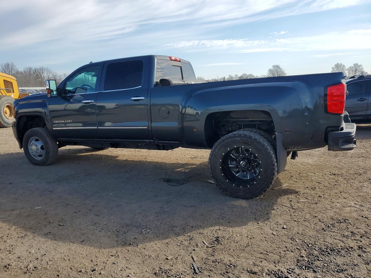 2019 GMC Sierra K3500 Denali - Image 2