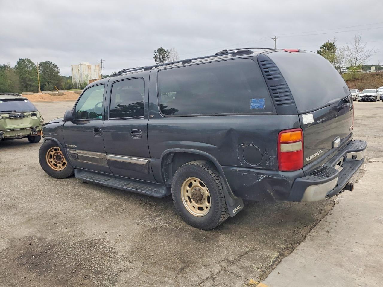 2003 GMC Yukon Xl K2500 - Image 2