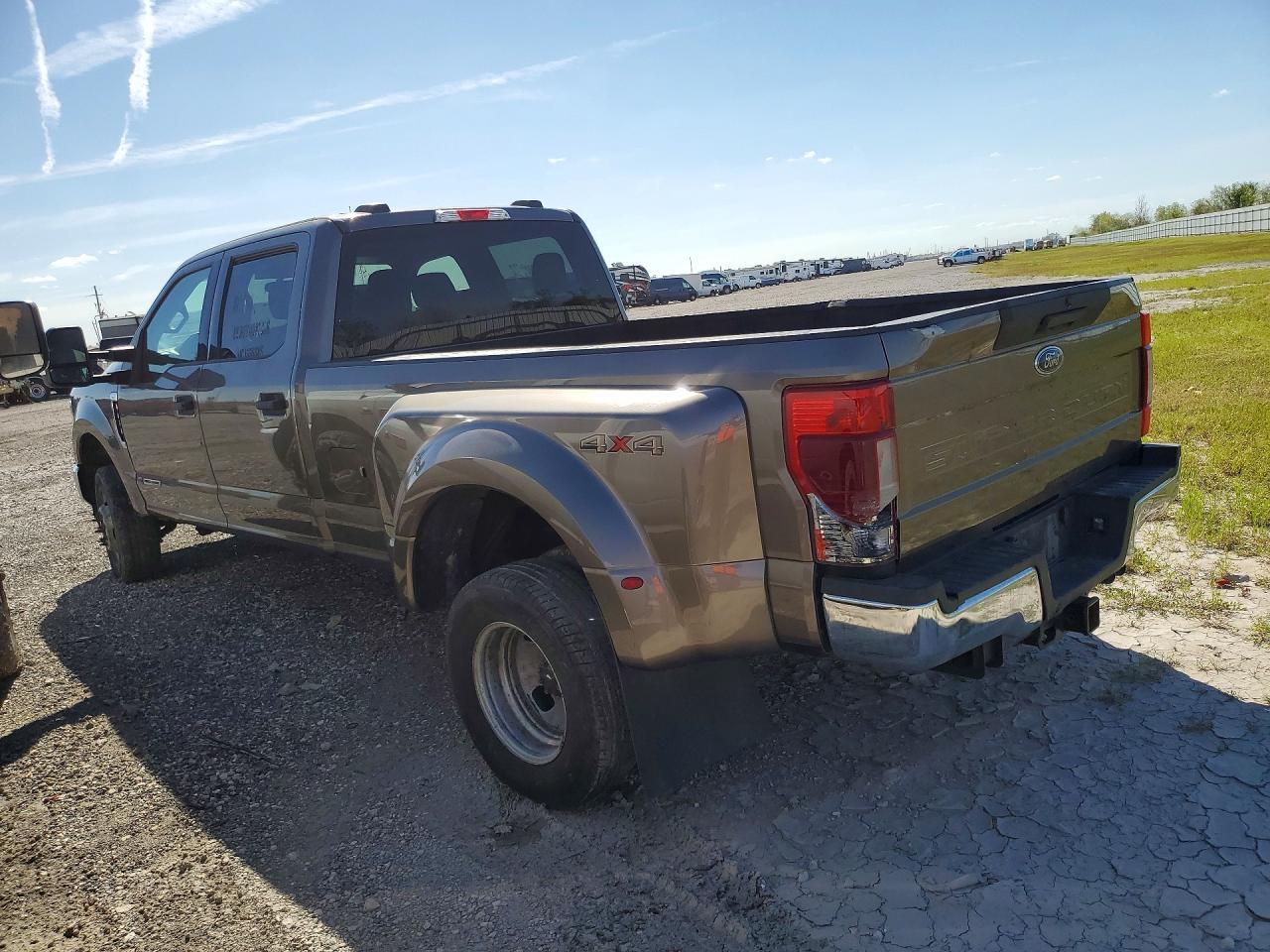 2021 Ford F350 Super Duty - Фото 2