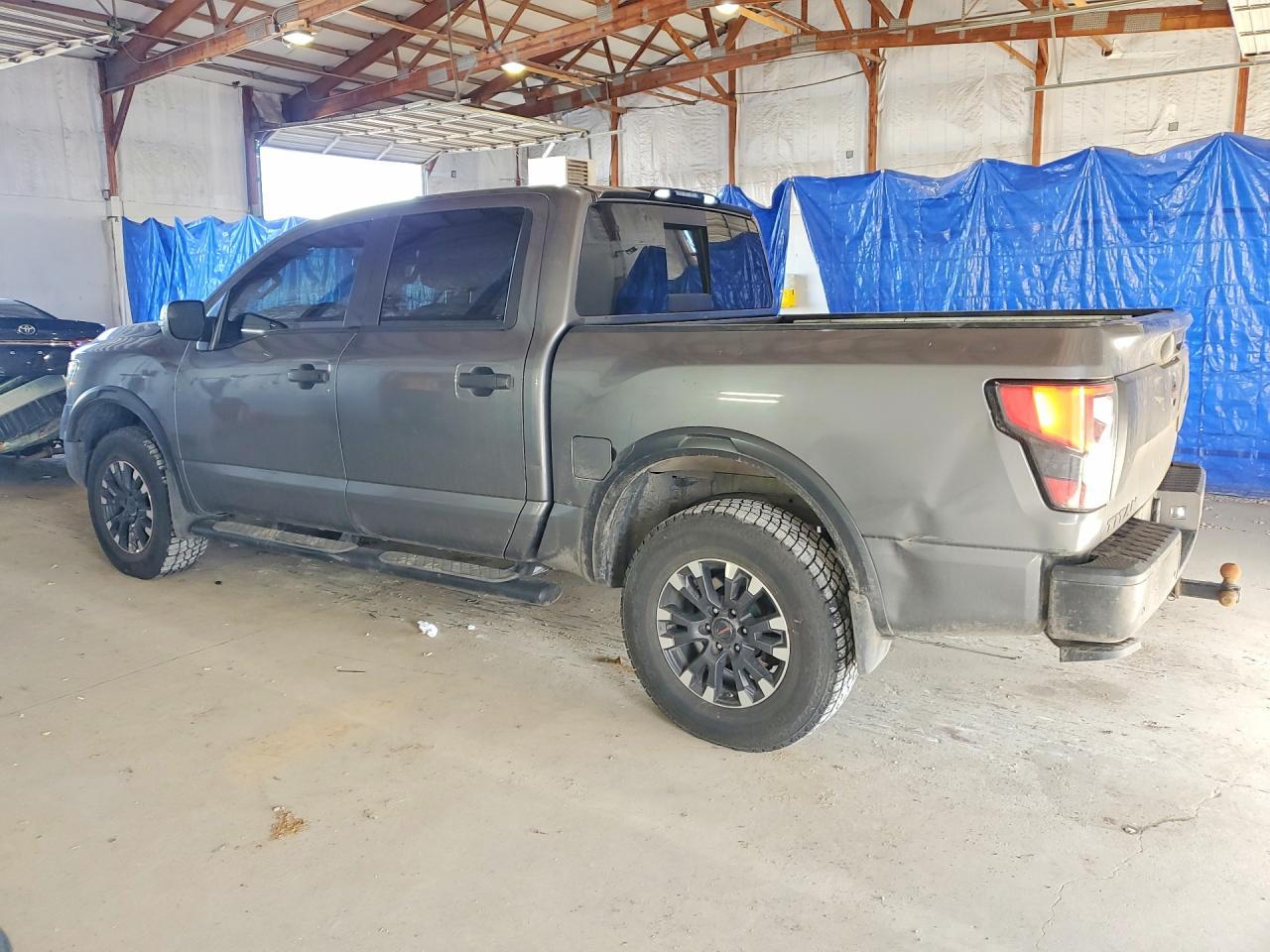 2020 Nissan Titan Pro-4X - Фото 2