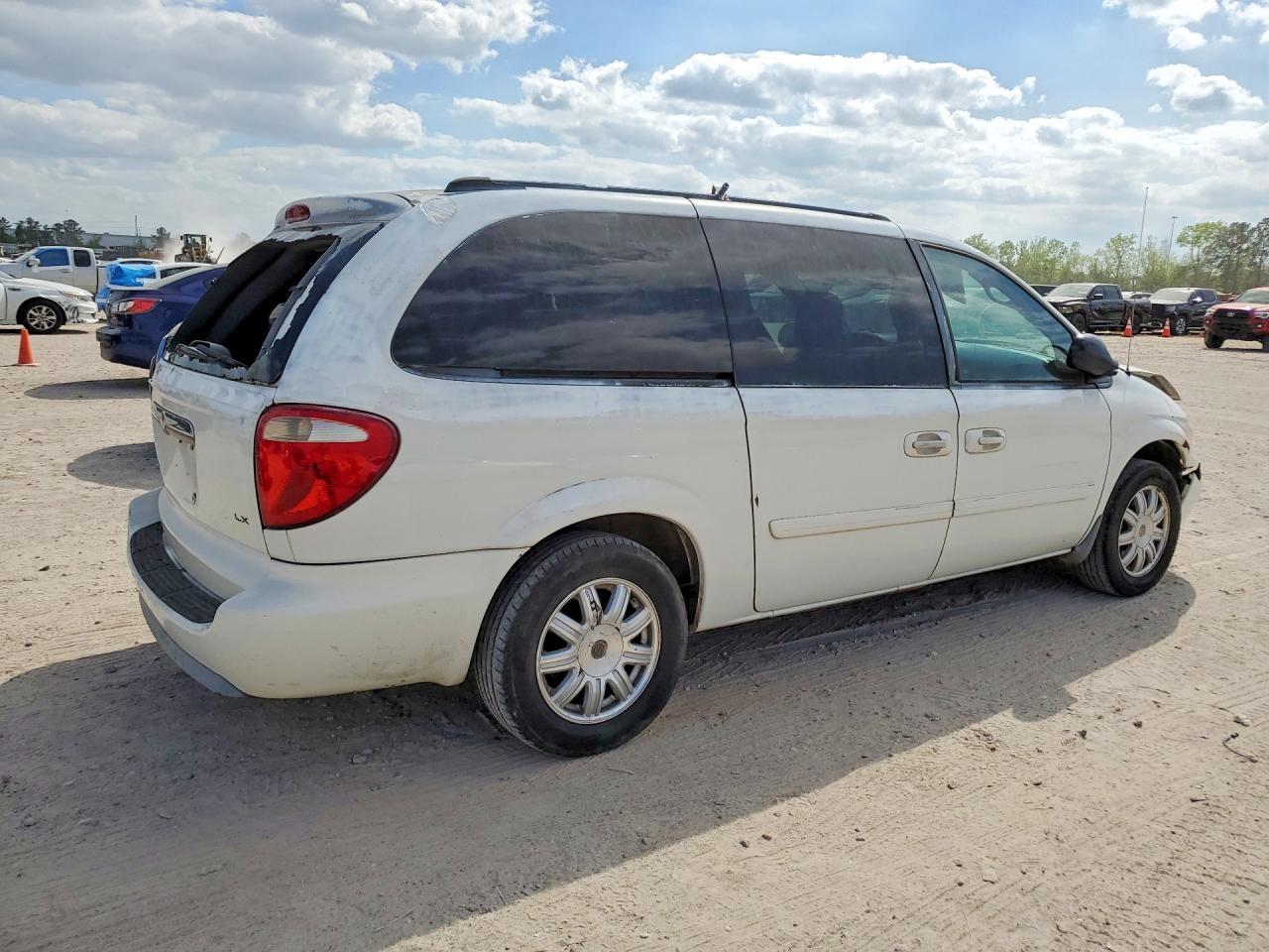 2005 Chrysler Town & Country Lx - Image 3