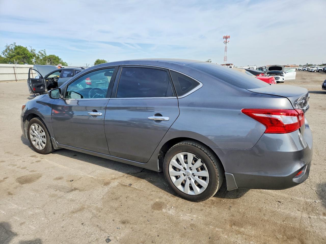 2018 Nissan Sentra S - Фото 2