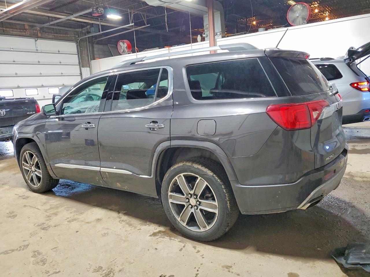 2017 GMC Acadia Denali - Фото 2