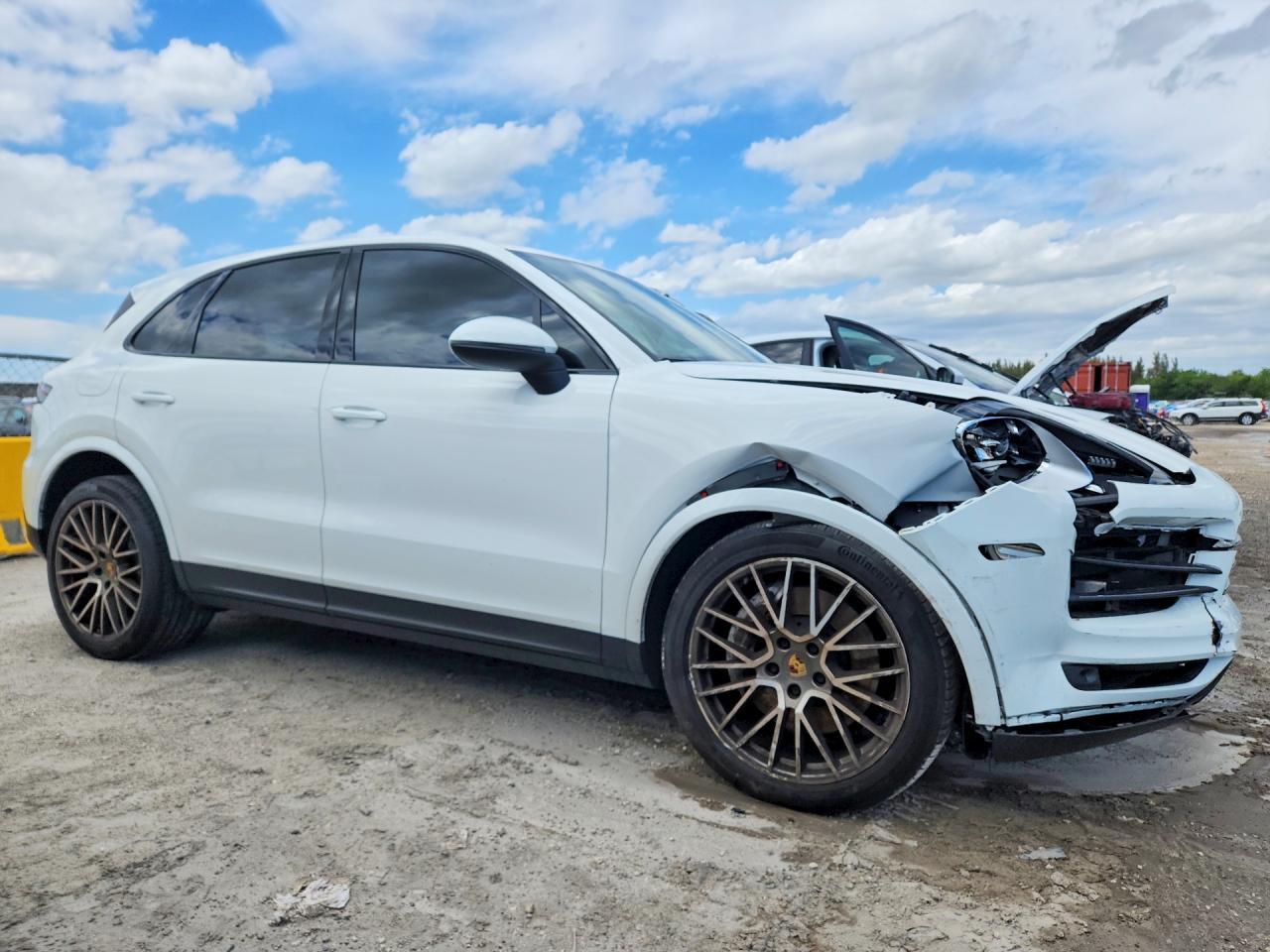 2022 Porsche Cayenne - Image 4