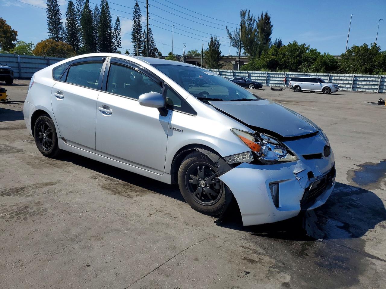 2012 Toyota Prius Two - Фото 4