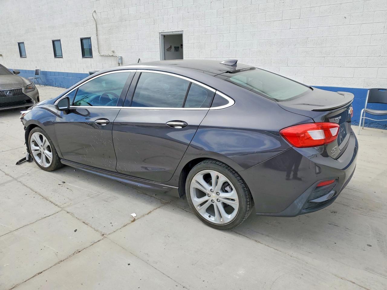 2016 Chevrolet Cruze Premier - Фото 2