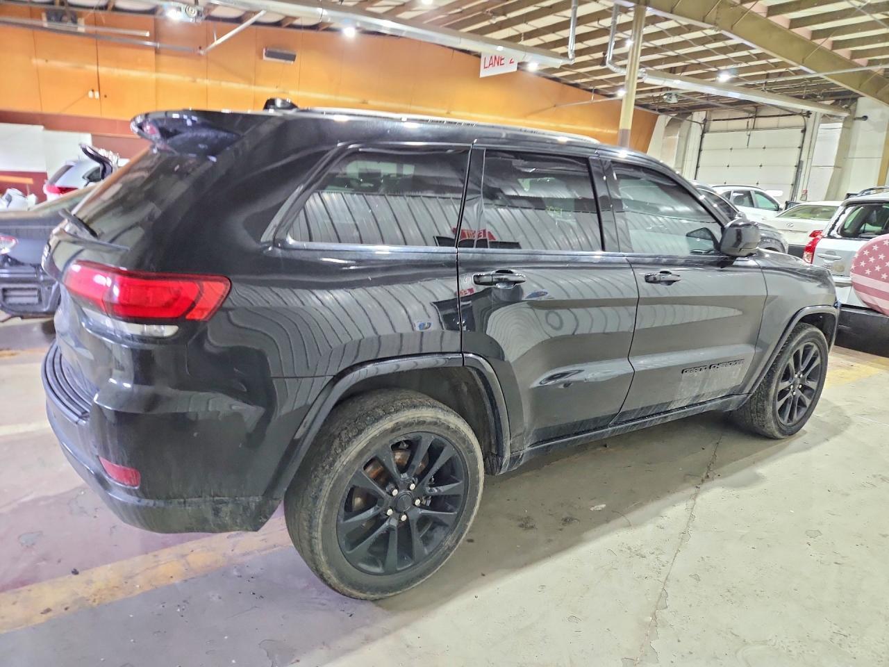 2019 Jeep Grand Cherokee Laredo - Image 3
