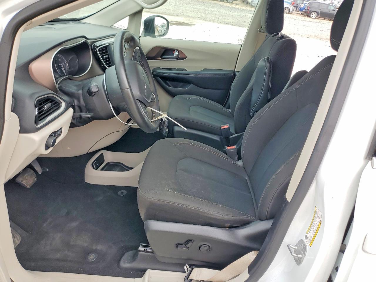 2023 Chrysler Voyager Lx - Фото 7