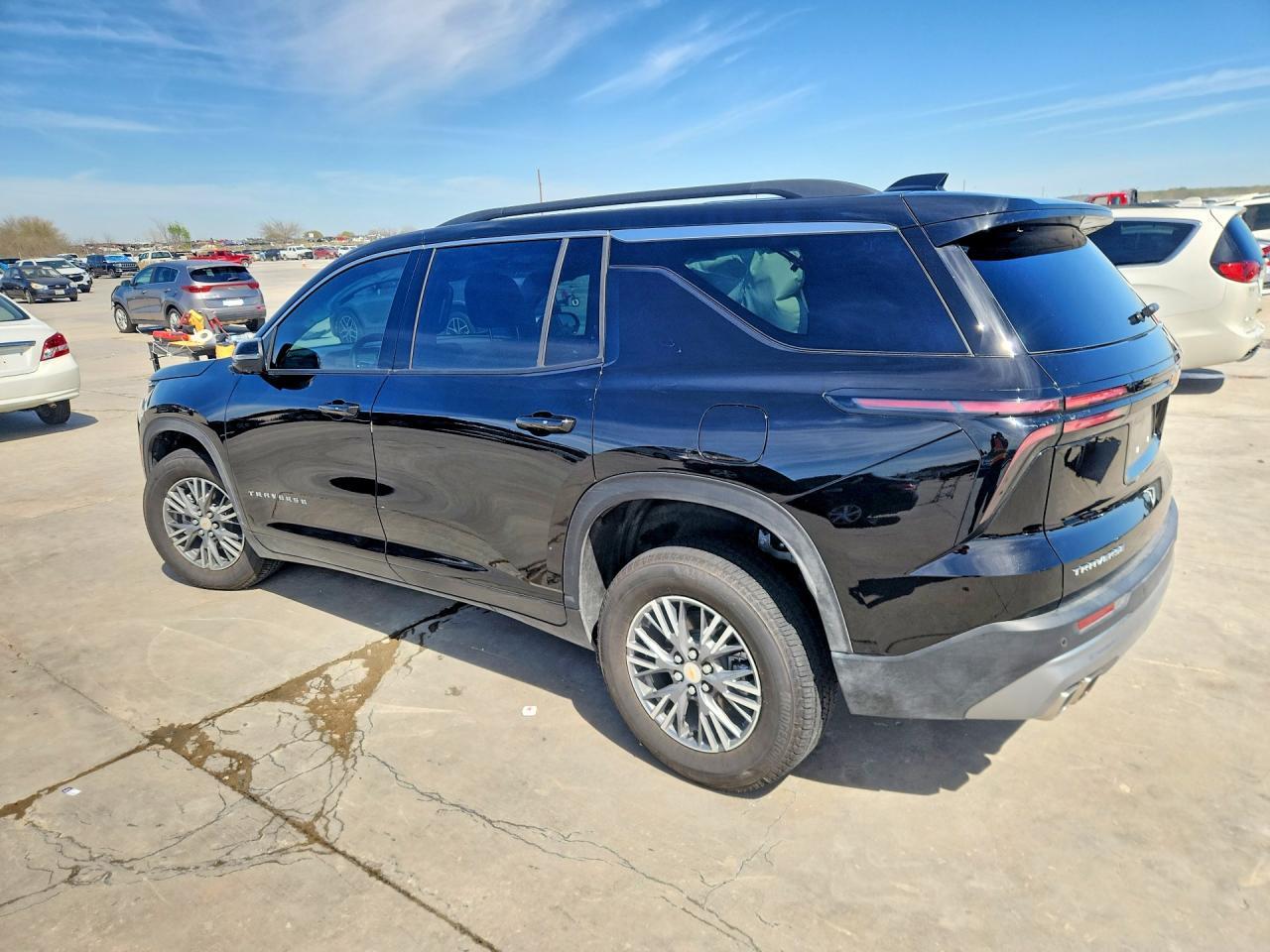 2025 Chevrolet Traverse Lt - Фото 2