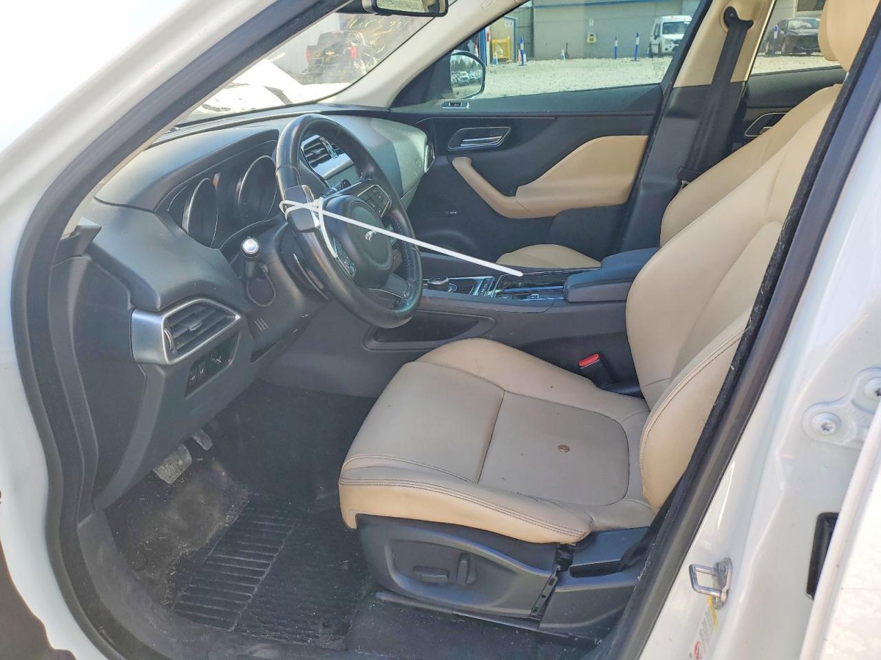 2018 Jaguar F-Pace Premium - Image 7