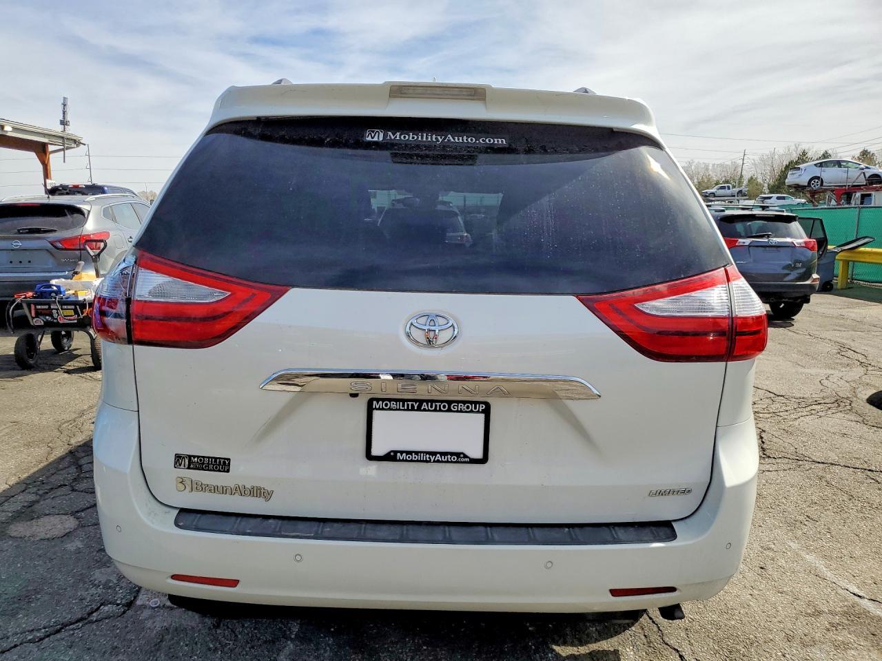 2019 Toyota Sienna Limited Premium 7-Passenger - Фото 6