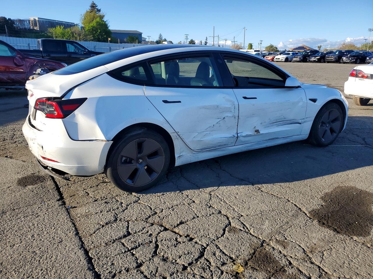 2023 Tesla Model 3 - Фото 3